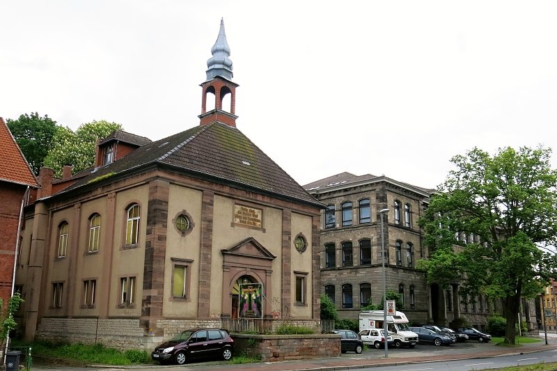 Einfach mal was fordern und nicht nach den Kosten fragen. R.G. Köhler stellt sich hier ein Museum vor: Die ehemalige Voigt-Schule (rechts)